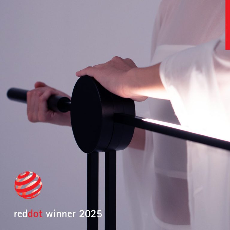 Detalle de la luz de Akrovatis, Red Dot 2025