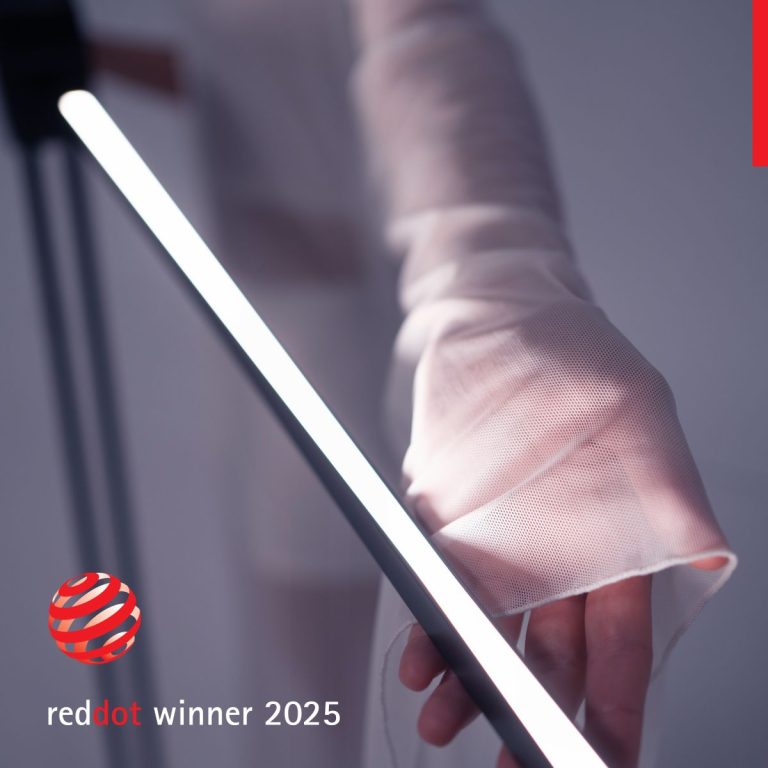 Akrovatis de VK Leading Light, ganadora del Red Dot 2025